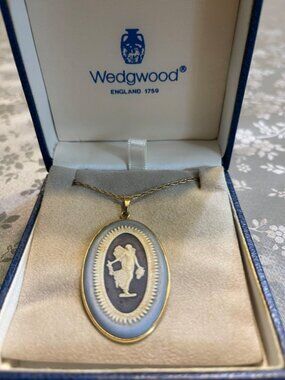 VTG Wedgwood Blue Jasperware Winged Muse Oval Pendant 14K GF 20" Chain In Box